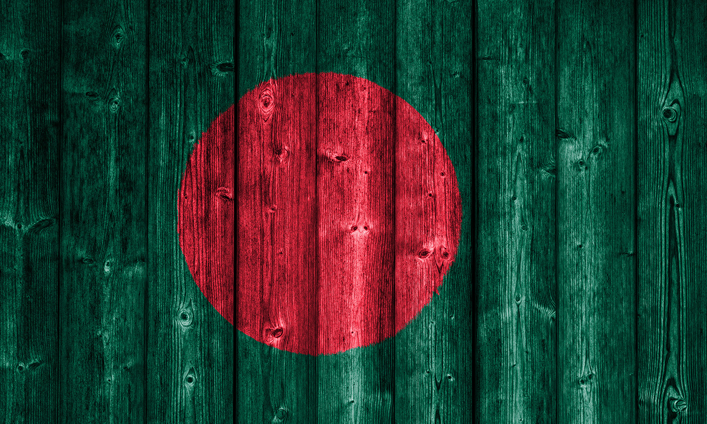 Die Flagge von Bangladesch auf Holz | Wagrati